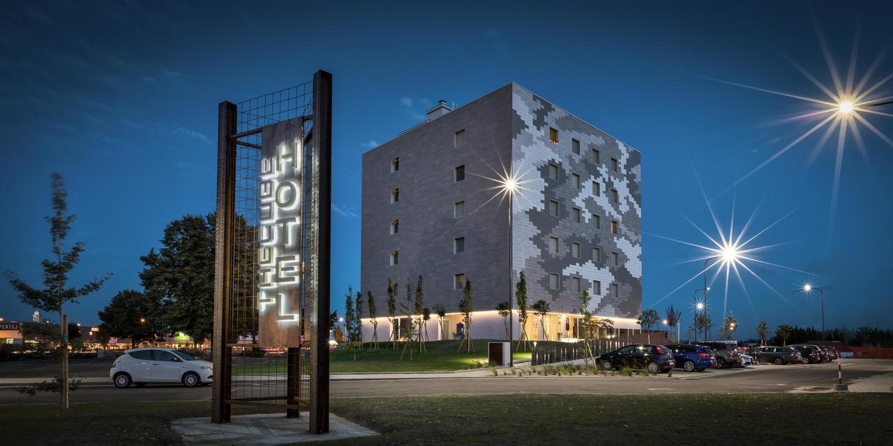 Hotel The Cube Fidenza Εξωτερικό φωτογραφία