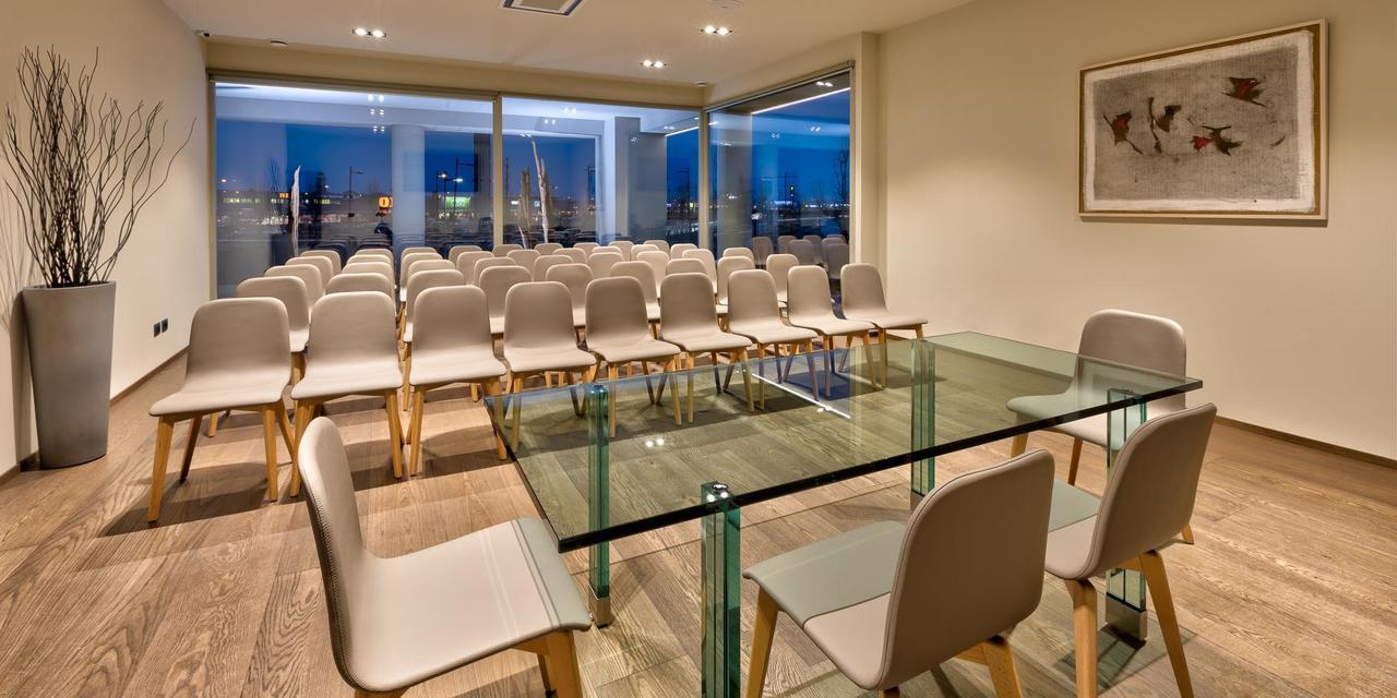 Hotel The Cube Fidenza Εξωτερικό φωτογραφία